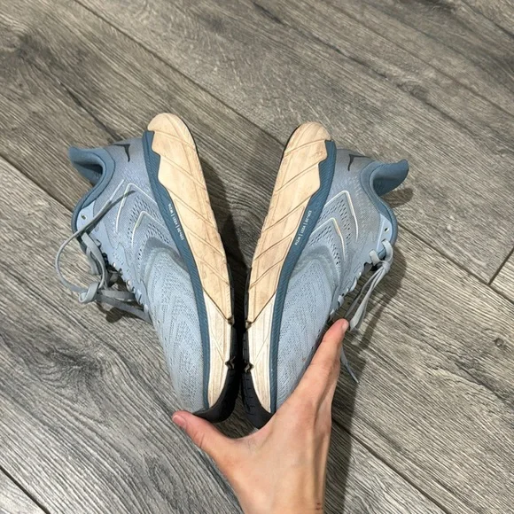 • Hoka • Women’s Arahi 5 Road Running Shoes Blue Fog/Provincial Blue 9.5 B - Picture 3 of 6